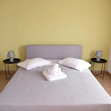2 Sea Syros